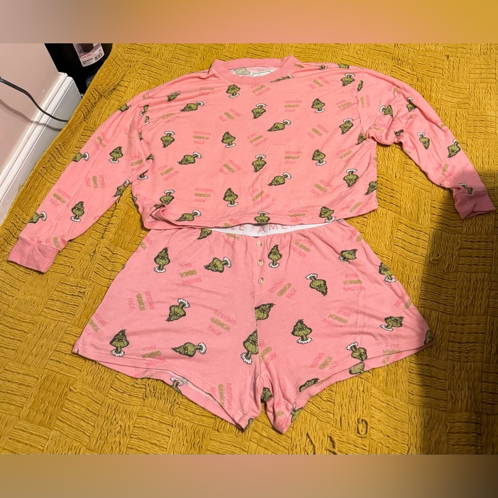 AE Lounge Pajama set. Size L. Grinch Pink Pattern